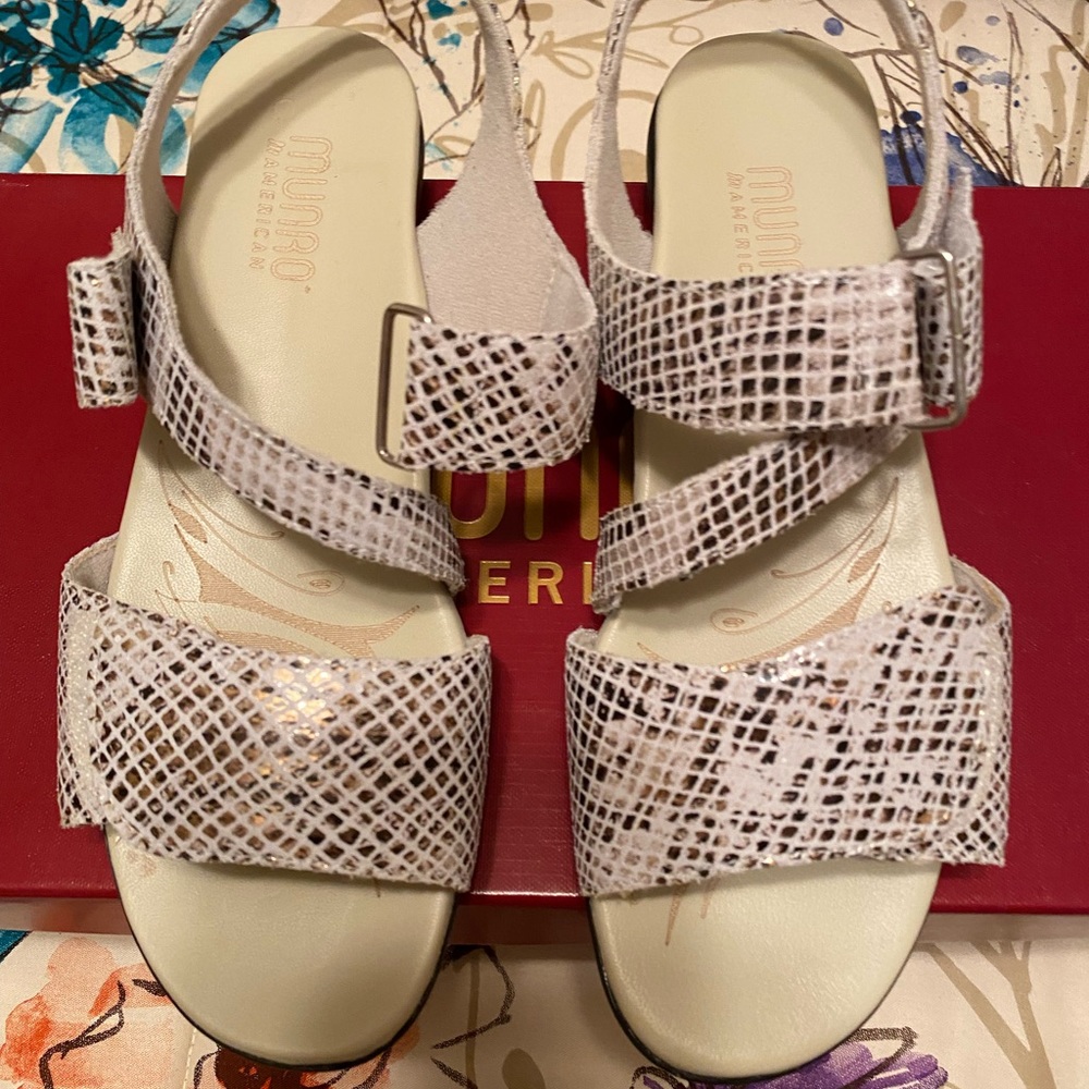 Munro Brenna Platinum Snake Sandle Size 6M